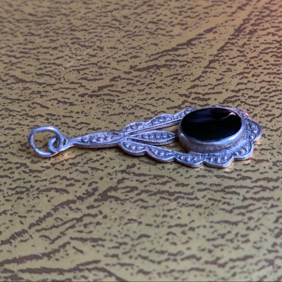 Small Gothic Vintage Black Silver pendant - Picture 5 of 9